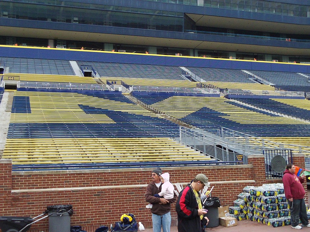 BHGH 2009 0328.jpg - The Big House Big Heat 5 and 10 K race. October 4, 2009 run in Ann Arbor Michigan finishes on the 50 yard line of the University of Michigan stadium.